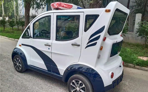 察隅警用巡逻车